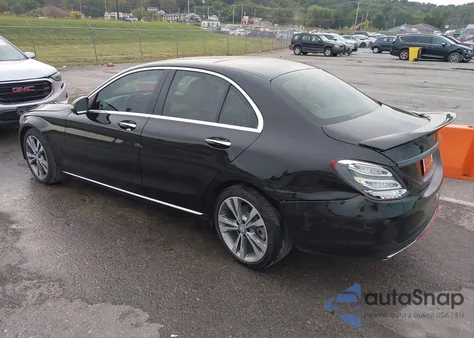 2017 Mercedes-Benz C 300 из США, поврежденный, VIN 55SWF4JB2HU197328